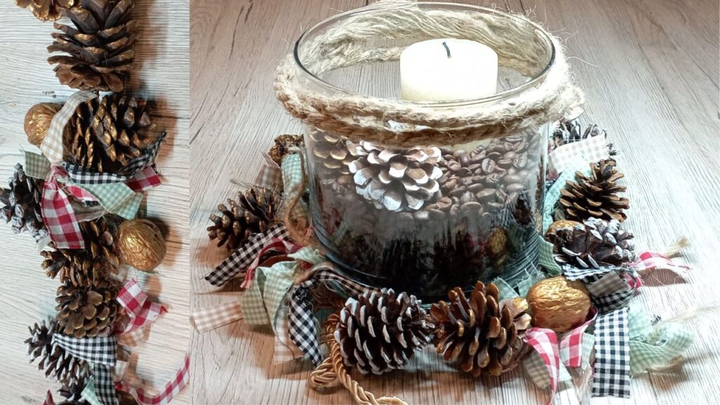 Jarrón con granos de café, piñas y vela; rodeado de una guirnalda navideña